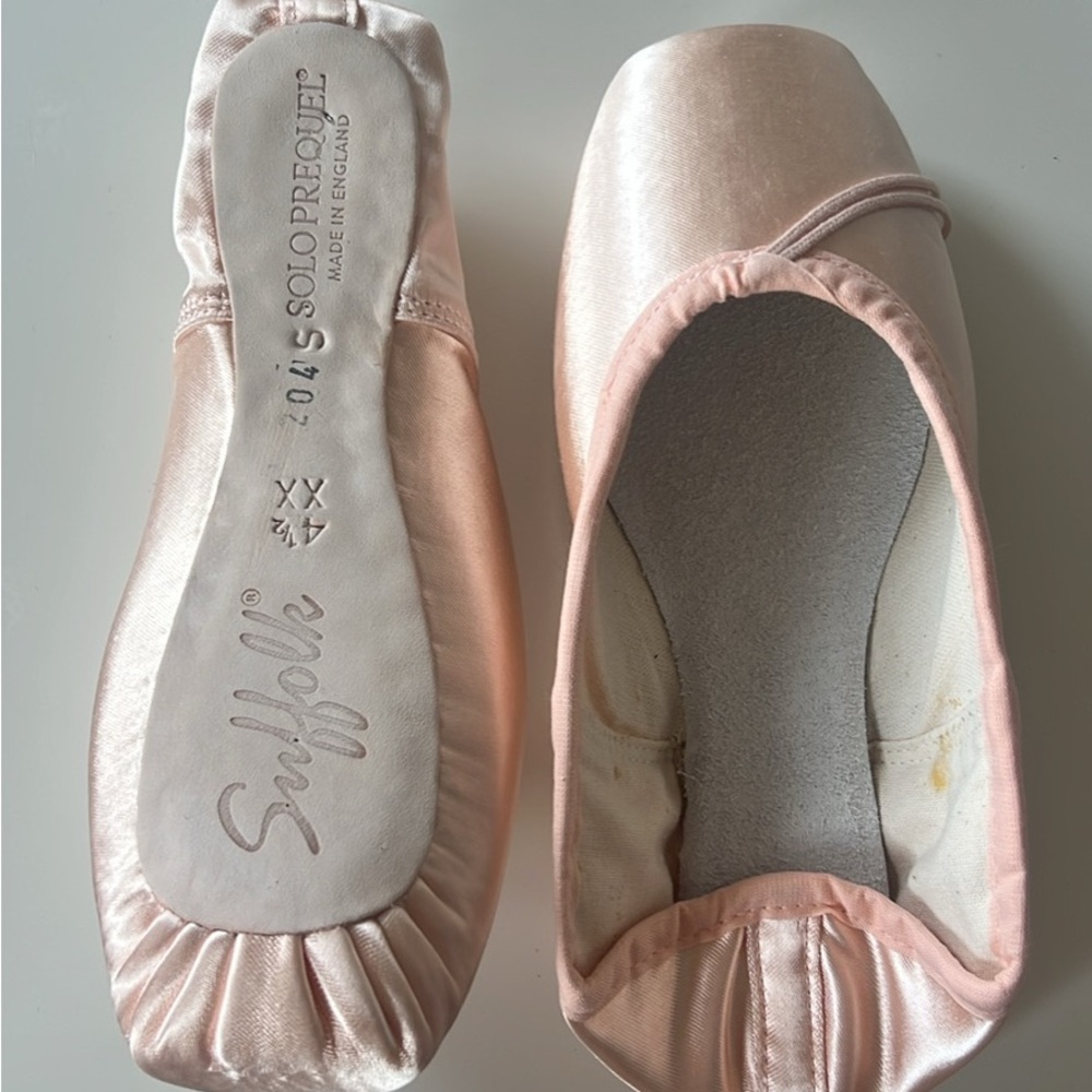 Suffolk pointe shoes